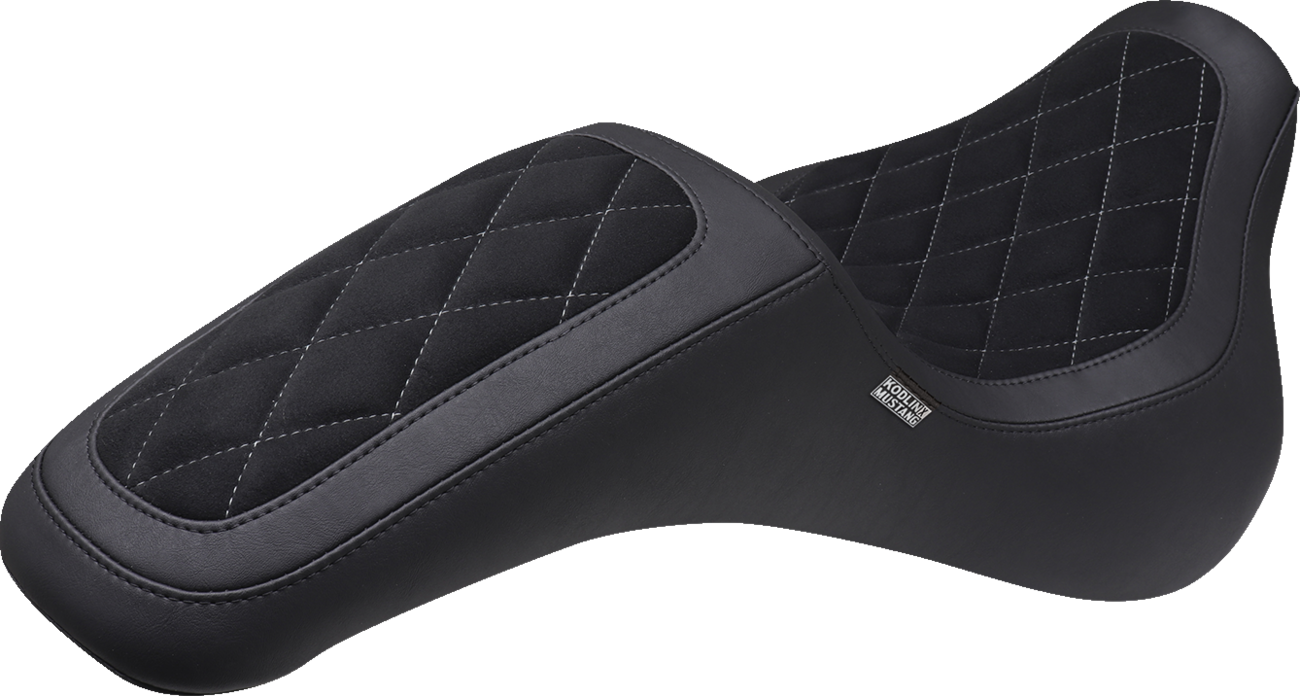 MUSTANG Signature Series Fastback™ - Vinyl/Alcantara® - Diamond Stitch w/ Gun Metal Thread - FX '18-'25 76321GM