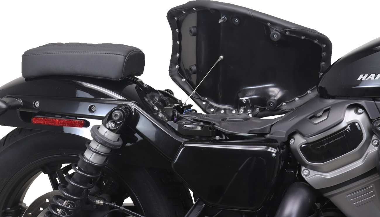 MUSTANG Tripper™ Solo Seat - Double Diamond - Nightster '22-'25 83100