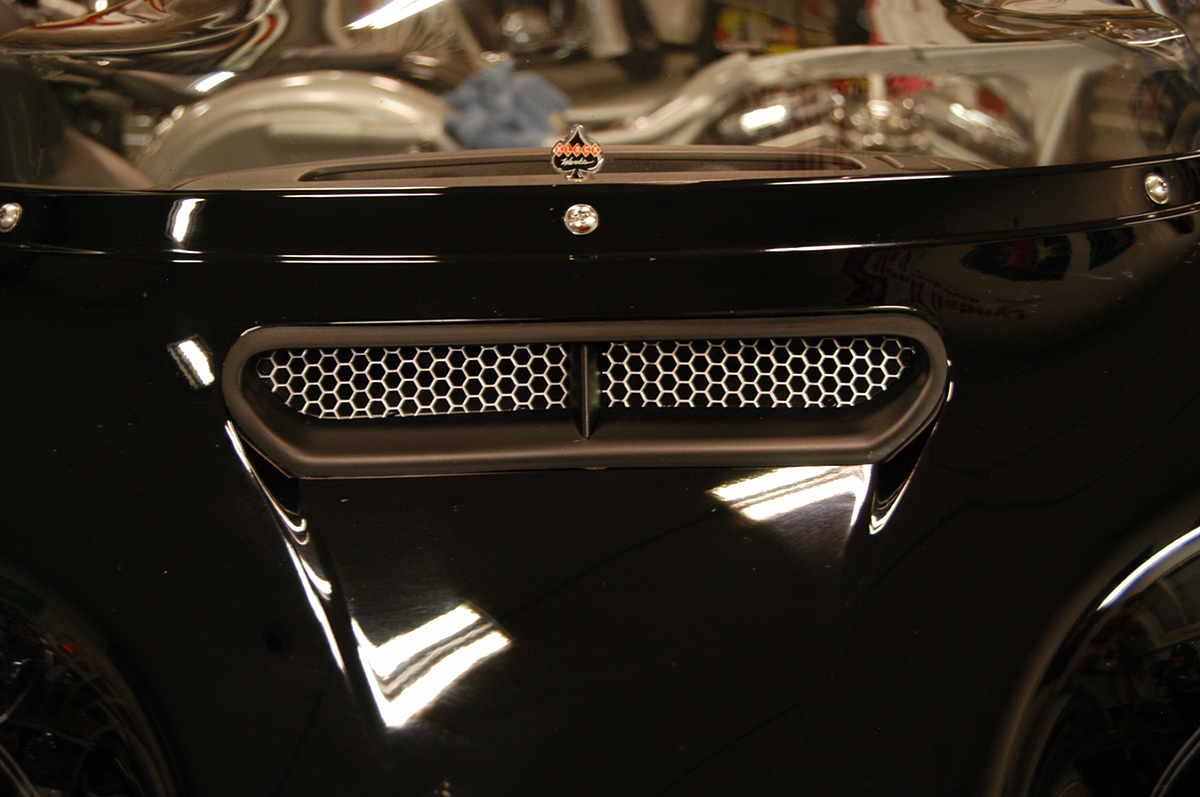 KLOCK WERKS Fairing Vent Screen - Honeycomb - Chrome – FLHT/FLHX KWS-01-0003