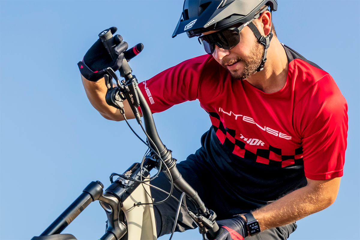 THOR Intense Assist Chex Short-Sleeve Jersey - Red/Black - XS 5120-0138