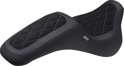 MUSTANG Signature Series Fastback™ - Vinyl/Alcantara® - Diamond Stitch w/ Gun Metal Thread - FX '18-'25 76321GM