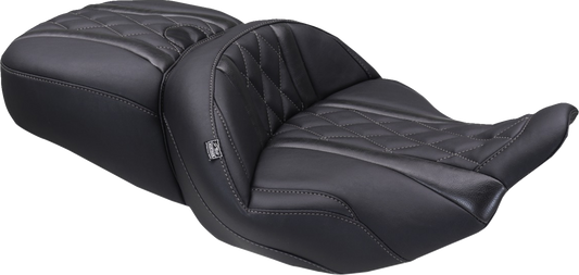 MUSTANG Deluxe One-Piece, 2-Up Seat - Diamond - Gunmetal Stitch - FLT/FLH '23-'25 89411GM