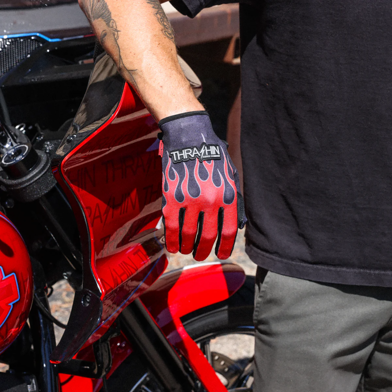 THRASHIN SUPPLY CO. Stealth Leather Palm Flame Gloves - Red - Small SV1-21-08
