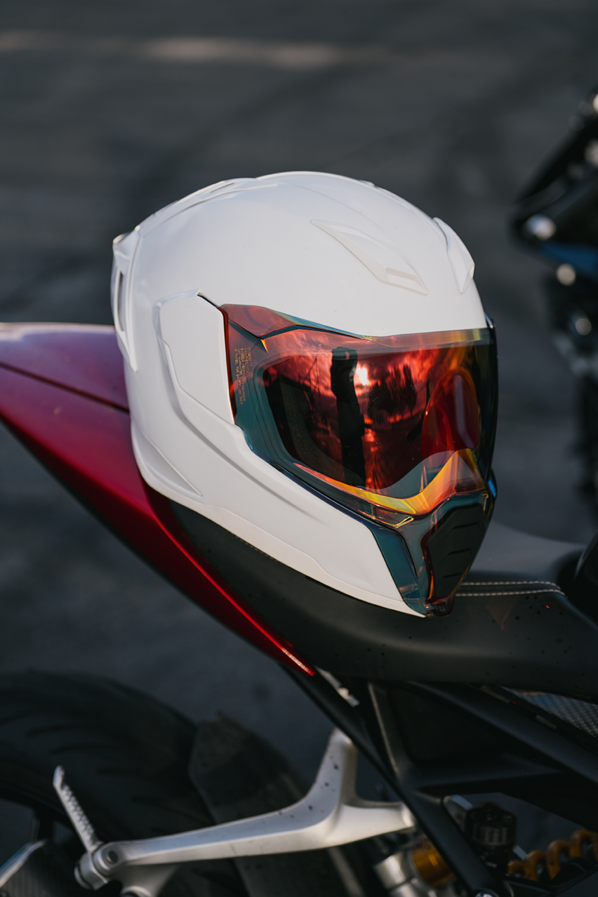 ICON Ultraflite™ Helmet - Solid - MIPS® - Gloss White - Large 0101-19282