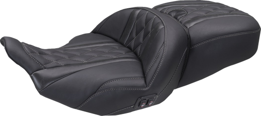 MUSTANG Heated Super Touring One Piece 2-Up Seat - Deluxe Diamond - Gun Metal Stitch - FLT/FLH '23-'26 89410GM